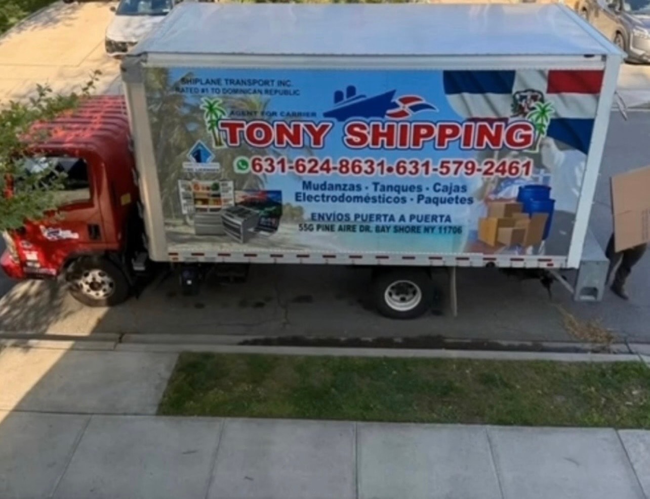 Camión de Tony Shipping — flota de envíos internacionales